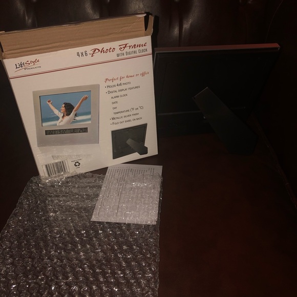 SOLD” SILVER FINISH 4X6 PHOTO FRAME, DIGITAL CLOCK - Picture 3 of 3